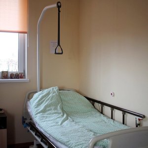 Кровать с противопролежневым матрасом