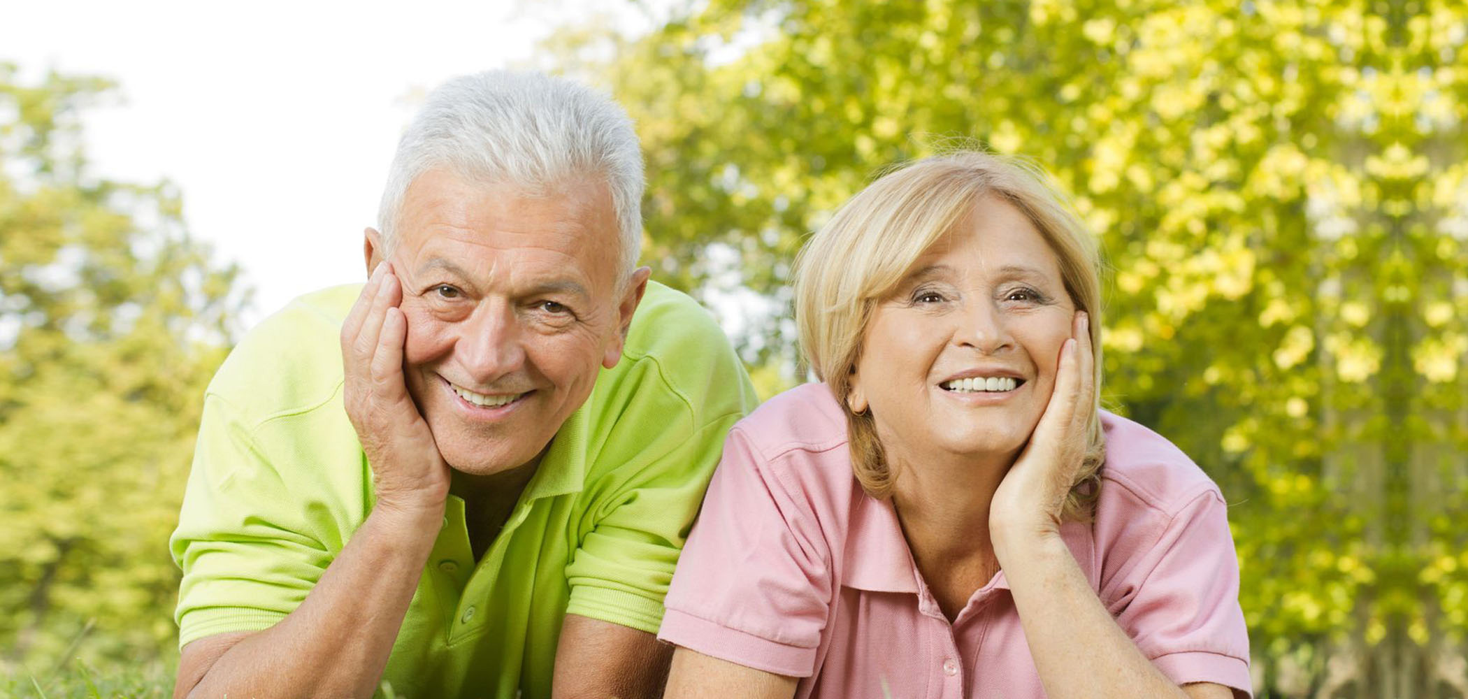 Пожилыми считаются люди в возрасте. Здоровые бабушка и дедушка. Молодые пенсионеры. Здоровые и счастливые пенсионеры. Счастливые и Здоровые пожилые люди.